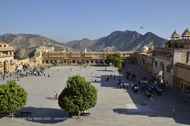 04 Fort_Amber_and Elephants,_Jaipur_DSC5087_b_H600